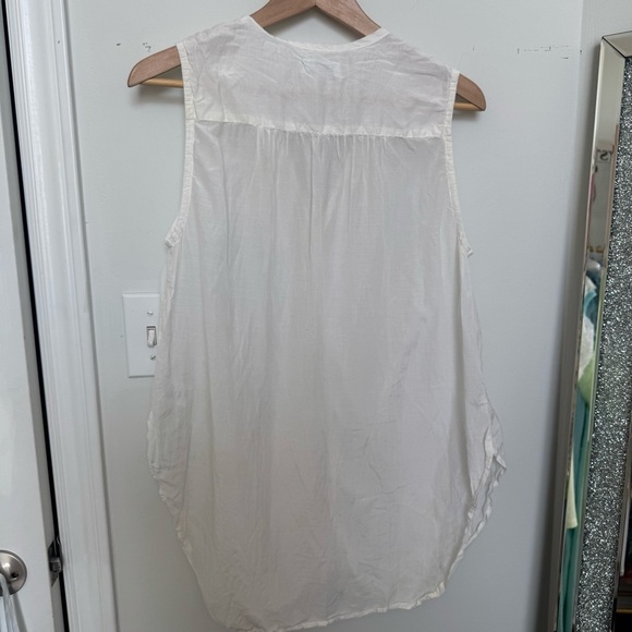 Aritzia Community Sleeveless Button-Up Blouse White, Size L coastal silk cotton - Picture 5 of 7
